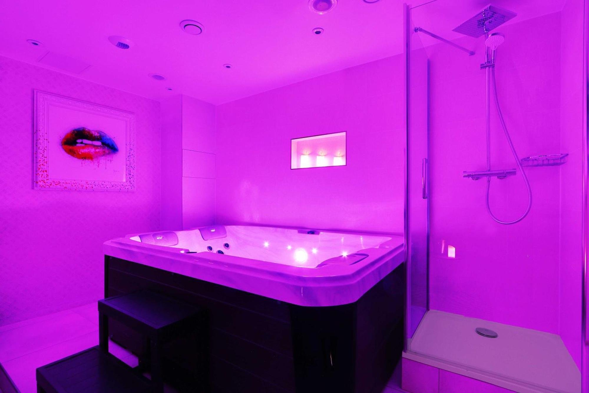 Intimate Apartment With Air Conditioner & Jacuzzi 2Br 6P Montmartre Paris Dış mekan fotoğraf