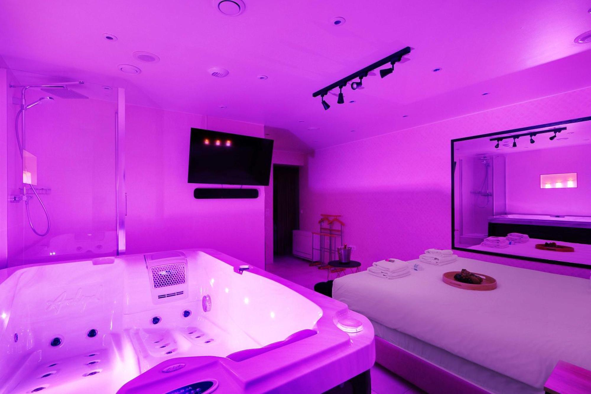 Intimate Apartment With Air Conditioner & Jacuzzi 2Br 6P Montmartre Paris Dış mekan fotoğraf