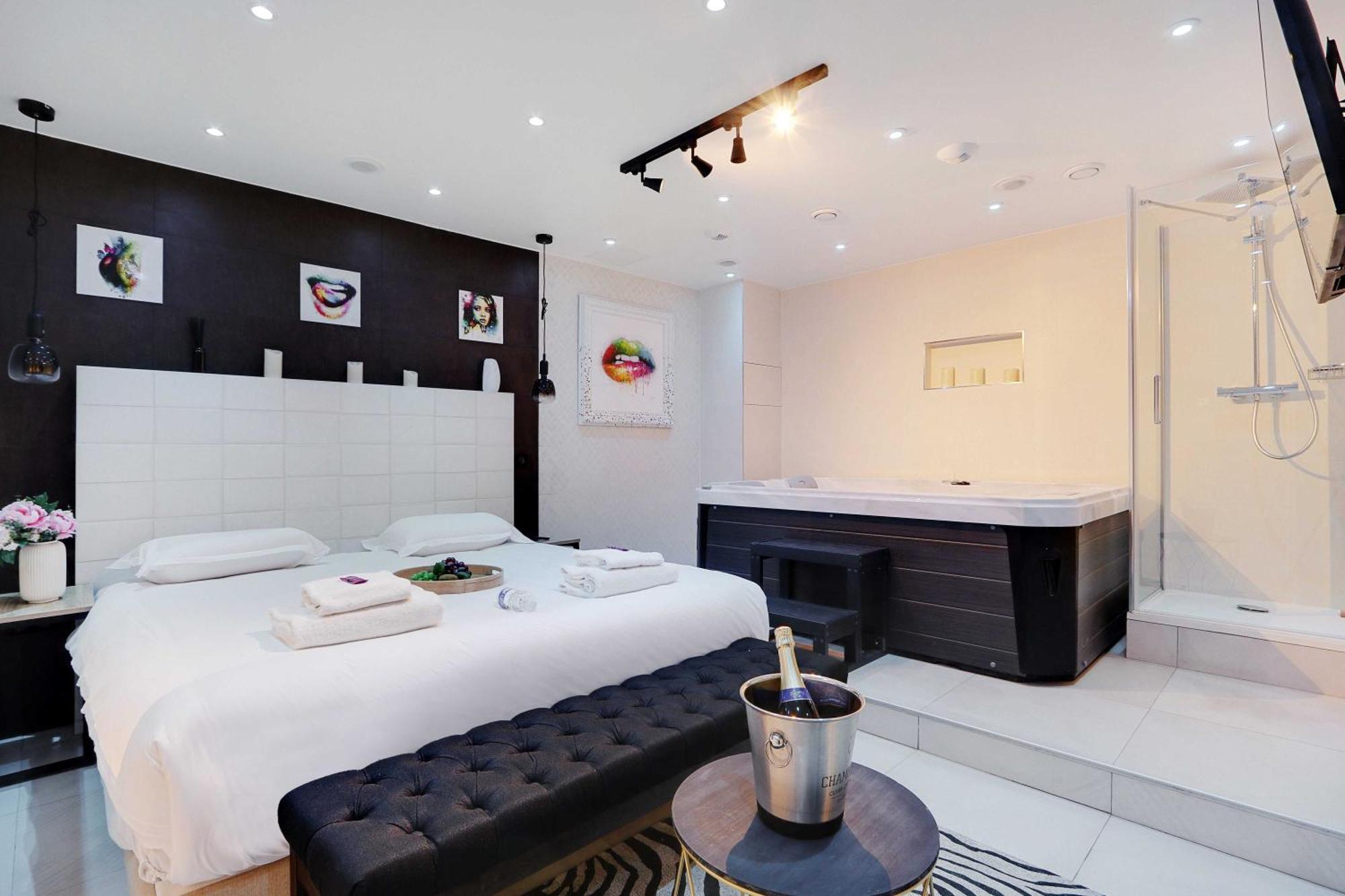 Intimate Apartment With Air Conditioner & Jacuzzi 2Br 6P Montmartre Paris Dış mekan fotoğraf